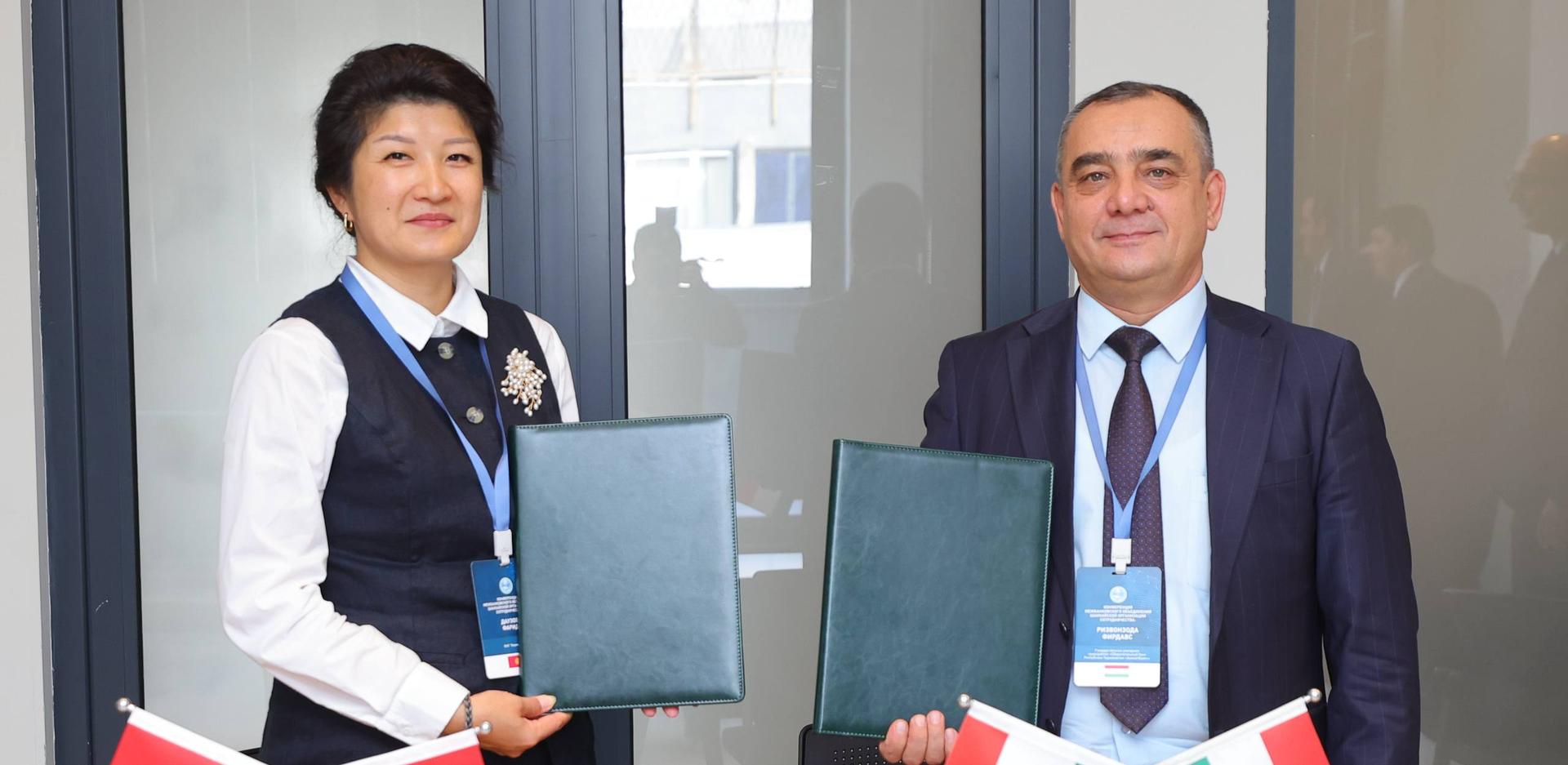 Eldik Bank and Amonatbank Sign Cooperation Development Documents